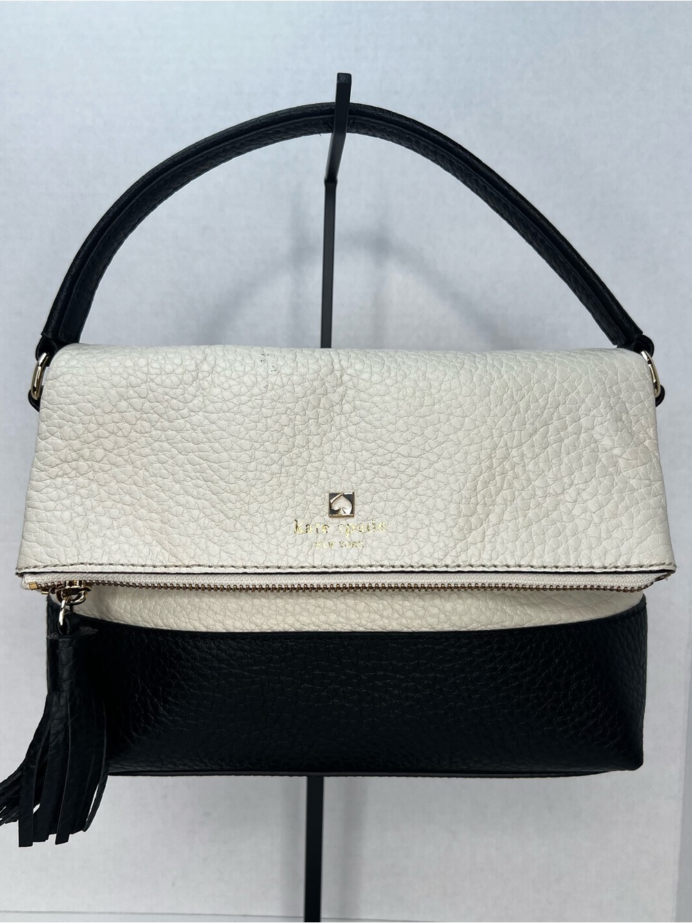 Kate Spade New York Black/White Colorblock Pebbled Zip Tassel